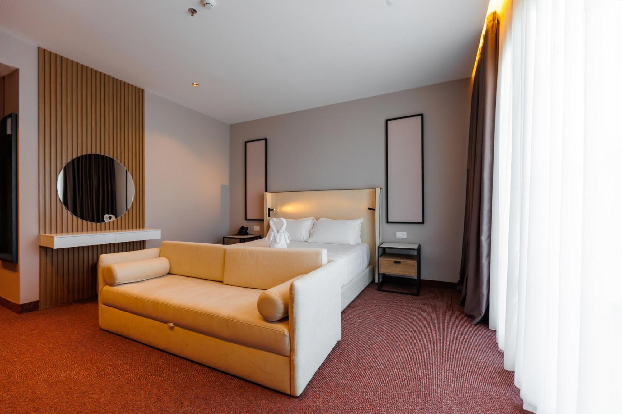 Amelia Mare 5* Golem (Tirana)